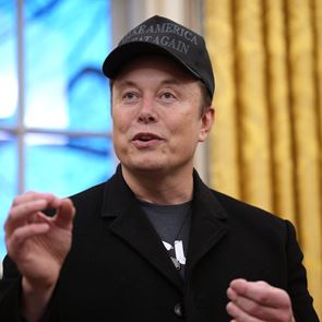 Ποια είναι η influencer που υποστηρίζει ότι γέννησε το 13ο παιδί του Elon Musk