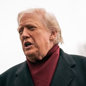 Ο &lt;em>Donald&lt;/em> &lt;em>Trump&lt;/em> εντείνει τον πόλεμο με τους δημοσιογράφους