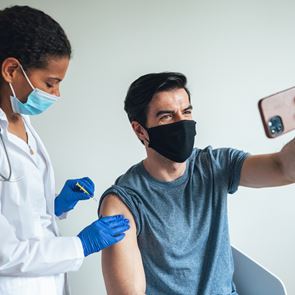 Για ποιους μπορεί να είναι απαραίτητη η τρίτη δόση του εμβολίου