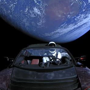 Η Tesla θέλει τα αυτοκίνητά της να ακολουθούν τους ιδιοκτήτες τους, σαν κατοικίδια