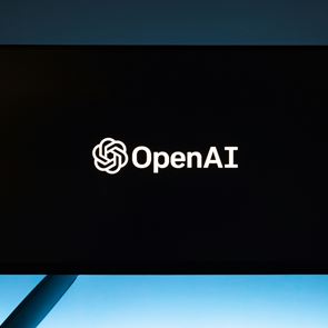 Στη Microsoft το 27% της OpenAI, 'μαμάς' του ChatGPT