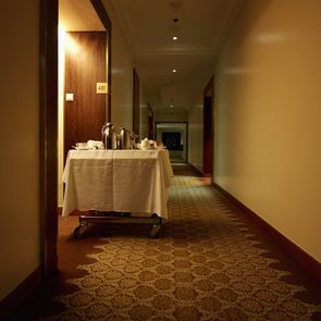 Τι δεν πρέπει να παραγγέλνεις ποτέ από το room service