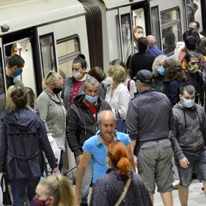 Κορονοϊός: Μαύρο ρεκόρ με 6.909 κρούσματα