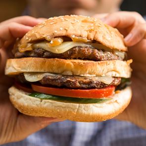 Οι τροφές που πρέπει να αποχαιρετήσεις αν θες να χάσεις βάρος