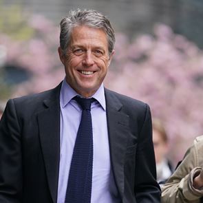 Το δώρο του Hugh Grant σε υδραυλικό
