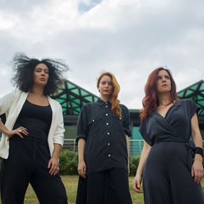 Η Nalyssa Green, η Sugahspank! και η Lou is δεν θα πουν ποτέ &quot;αντίο&quot; στον Leonard Cohen