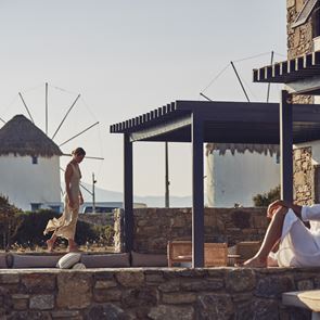 Apanemi, με την υπογραφή των Jerome Serres και Γιάννη Μπαξεβάνη