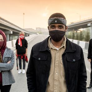 Περιμένοντας την αποκλιμάκωση της &lt;em>Covid&lt;/em>-19