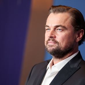 Leonardo DiCaprio: έγινε 50 και το γιόρτασε με το μισό Χόλιγουντ
