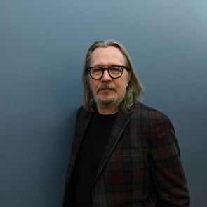 O Gary Oldman λέει ότι ο Harry Potter και ο Batman τον έσωσαν