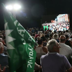 To ΠΑΣΟΚ έγινε 50 χρονών και αυτά είναι τα καλύτερα σχόλια που είδαμε