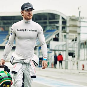 Ο Michael Fassbender ετοιμάζεται να τρέξει στο Le Mans