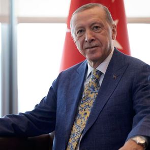 Με τρία αεροπλάνα και δύο θωρακισμένες λιμουζίνες η άφιξη Erdogan στην Αθήνα