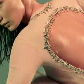 Bella Hadid και Kendall Jenner στη νέα καμπάνια της Givenchy