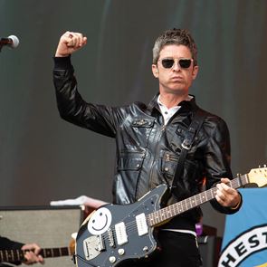Ο Noel Gallagher δεν πιστεύει ότι &quot;το &lt;em>ποδόσφαιρο&lt;/em> θα γυρίσει σπίτι του&quot;
