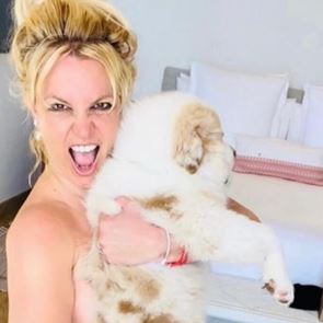 Η Britney Spears απέβαλε, οι fans δεν καταλαβαίνουν γιατί ανεβάζει γυμνές φωτογραφίες