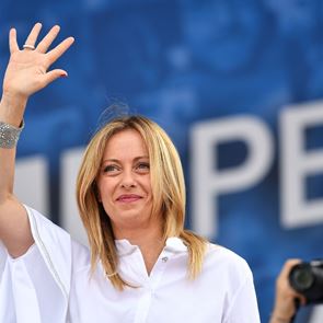 Giorgia Meloni, μια λαοπλάνα νεοφασίστρια