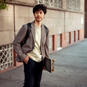 4 αμφιλεγόμενες τάσεις στην αντρική μόδα που ελπίζουμε να μην ξαναδούμε ποτέ