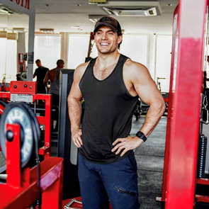 Γιατί ο Superman μοιάζει όλο και περισσότερο με bodybuilder