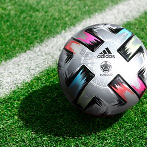 Η επίσημη μπάλα των ημιτελικών και του τελικού του EURO