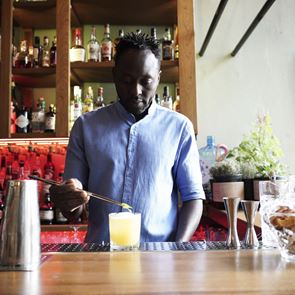 Στο Hitchcocktales, για τα νέα ποτά του Steve Ajulo