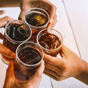 Μπύρα και αναψυκτικό: Ποιο είναι καλύτερο για την υγεία σου