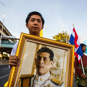 O νέος βασιλιάς της Ταϊλάνδης είναι γυμνός