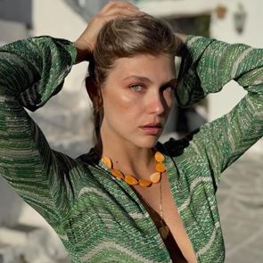 Η topless Κλέλια Ανδριολάτου είναι o ορισμός του Αυγούστου