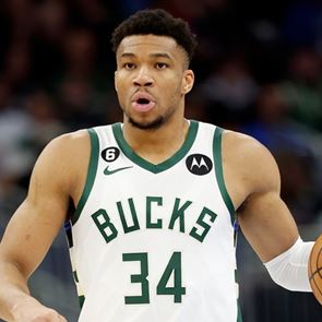 Γιάννης Αντετοκούνμπο σε ρόλο προπονητή, επειδή μπορεί