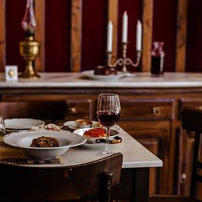 Στο Thomas 1971 Tavern ξυπνούν γευστικές μνήμες μιας άλλης εποχής