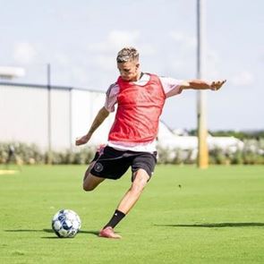 Romeo Beckham, εις το όνομα του πατρός