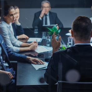 Καμία έκπληξη, οι CEOs κάνουν συνέχεια meetings