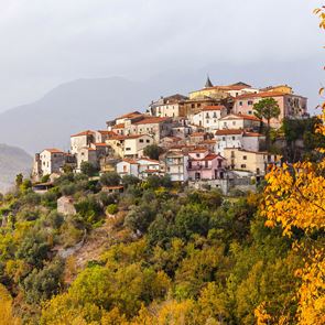 700 ευρώ το μήνα σε όποιον μετακομίσει στα χωριά της Νότιας Ιταλίας