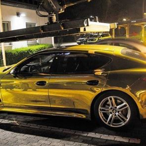 Η χρυσή &lt;em>Porsche&lt;/em> Panamera που κατασχέθηκε γιατί ήταν δημόσιος κίνδυνος