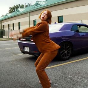 Βρήκαμε το αυτοκίνητο που οδηγεί η Emma Stone στη νέα ταινία του Γιώργου Λάνθιμου