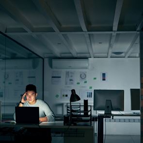 &#39;Κρατήστε το τηλέφωνo ανοιχτό 24 ώρες το 24ωρο&#39;: Η κουλτούρα της υπερεργασίας στην Κίνα έχει ξεφύγει