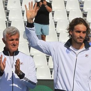 Και κάπως έτσι, ο Στέφανος Τσιτσιπάς ανακοίνωσε ότι διακόπτει τη συνεργασία με τον πατέρα