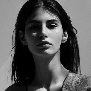 Κωνσταντίνα Πλιάτσικα, η καλλονή κόρη του Φίλιππου Πλιάτσικα &#39;οργώνει&#39; τις διεθνείς πασαρέλες