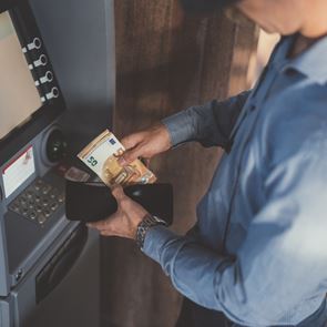 Τι απάτη είναι πάλι αυτό το Shimming και πώς δε θα σου αδειάσει τον τραπεζικό σου λογαριασμό