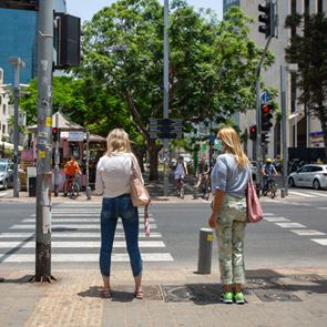 Κορονοϊός: 1.820 κρούσματα, 9 θάνατοι και 159 διασωληνωμένοι