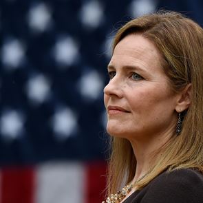 Το σκοτεινό κεφάλαιο στη ζωή της δικαστού Amy Coney Barrett