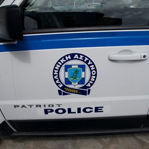 Επτά αστυνομικοί επέστρεψαν θετικοί στον κορονοϊό από την Τήνο