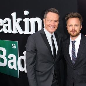 Οι πρωταγωνιστές του Breaking Bad έγιναν μπάρμεν για μία νύχτα