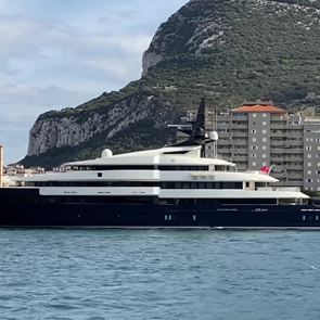 Ο Steven Spielberg βγάζει στο σφυρί το superyacht του Seven Seas