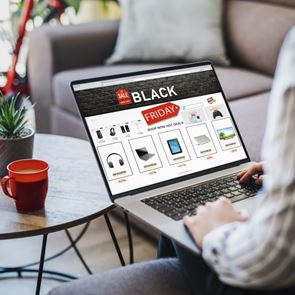 Πώς να αποφύγετε τις παγίδες της Black Friday  και τις διαδικτυακές απάτες
