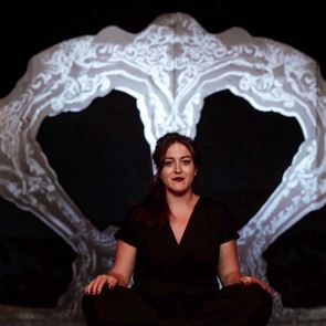 Η Κίρκη Καραλή θα παίζει με τον έρωτα μέχρι να περάσει η μπογιά