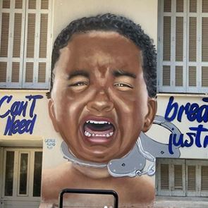 Το γκράφιτι για τον George Floyd στο κέντρο της Αθήνας