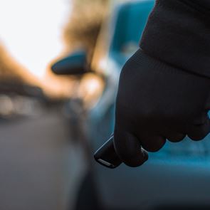 Αυτός είναι ο σύγχρονος -και απίστευτος- τρόπος κλοπής των αυτοκινήτων