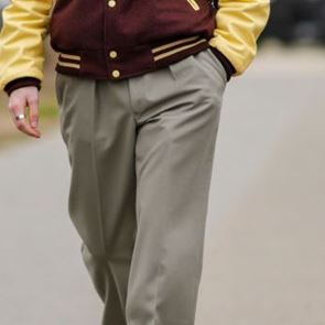 Παντελόνια με τσάκιση, η νέα μας εμμονή