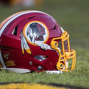 Οι Washington Redskins αλλάζουν όνομα και logo
